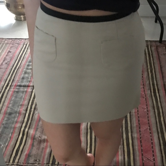 Creme coloured mini skirt with black trim on waist - Picture 1 of 3